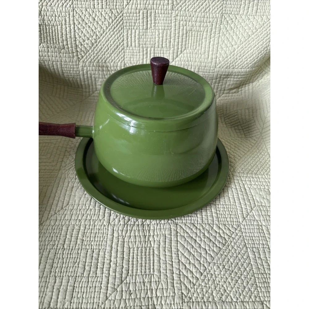 VTG Avocado Green Fondue Pot Lid Wood Handle Tray Mid Century Modern MCM Decor